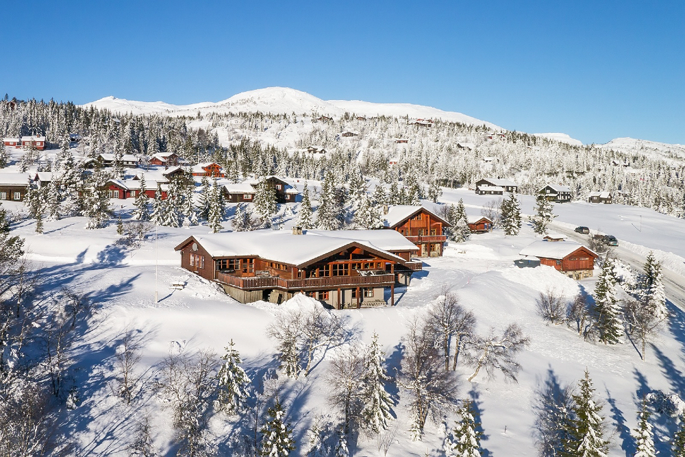 Solstua vinter dronebilde