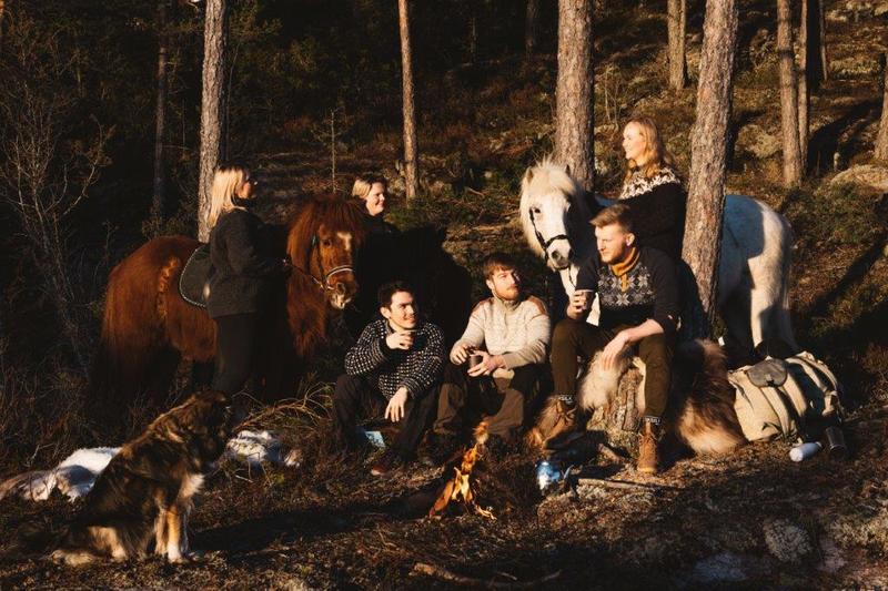 Ryttere og islandshester på tur