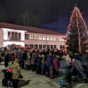 julegranntenning på bø torg. Foto