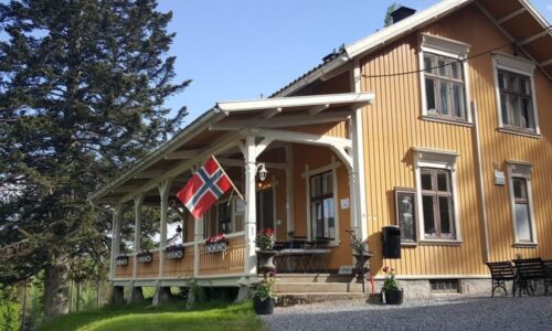 Slusemesterens Veranda Vrangfoss fra utsiden. Foto