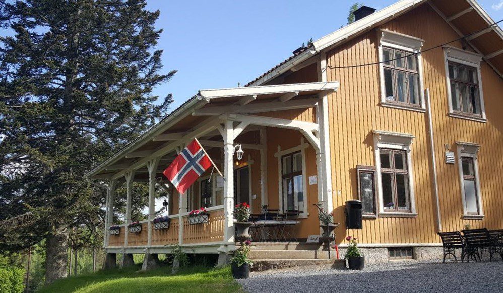 Slusemesterens Veranda Vrangfoss fra utsiden. Foto