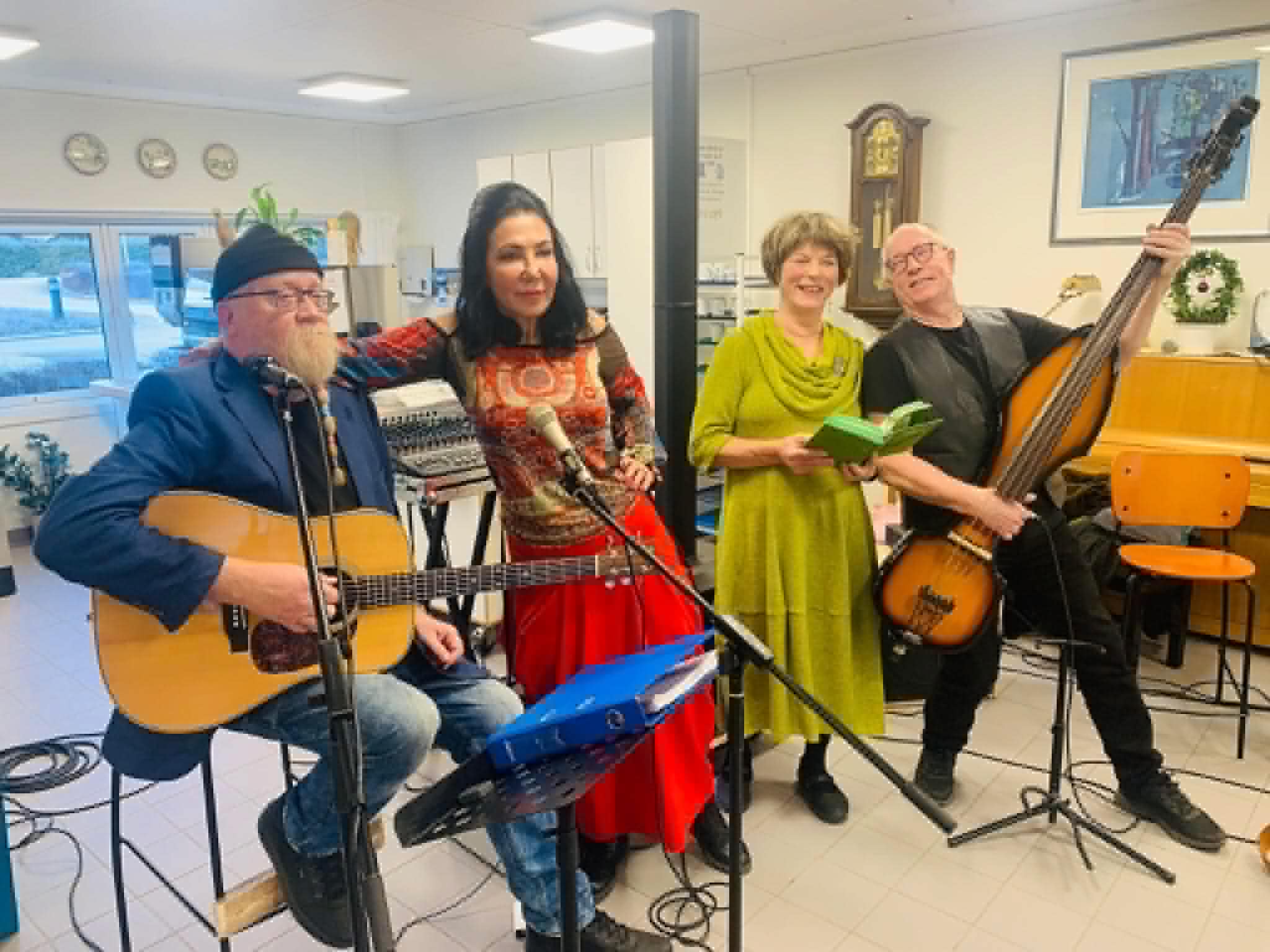 Featured image for “Utstillingsåpning og minikonsert”