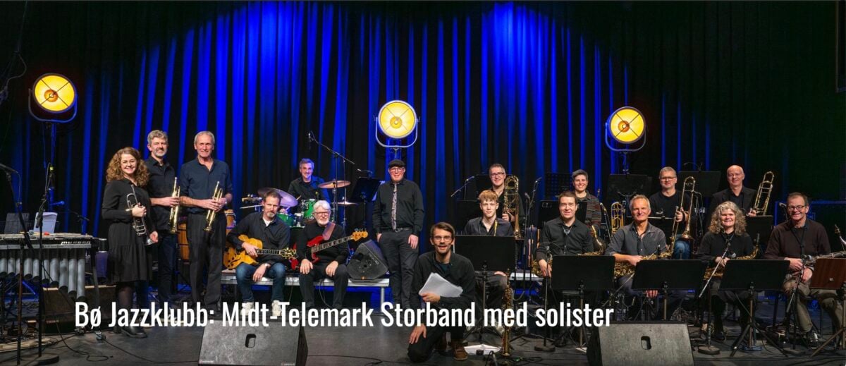 Bilde av Bø Jazzklubb: Midt-Telemark Storband med solister på scenen, klare for en jazzopplevelse.